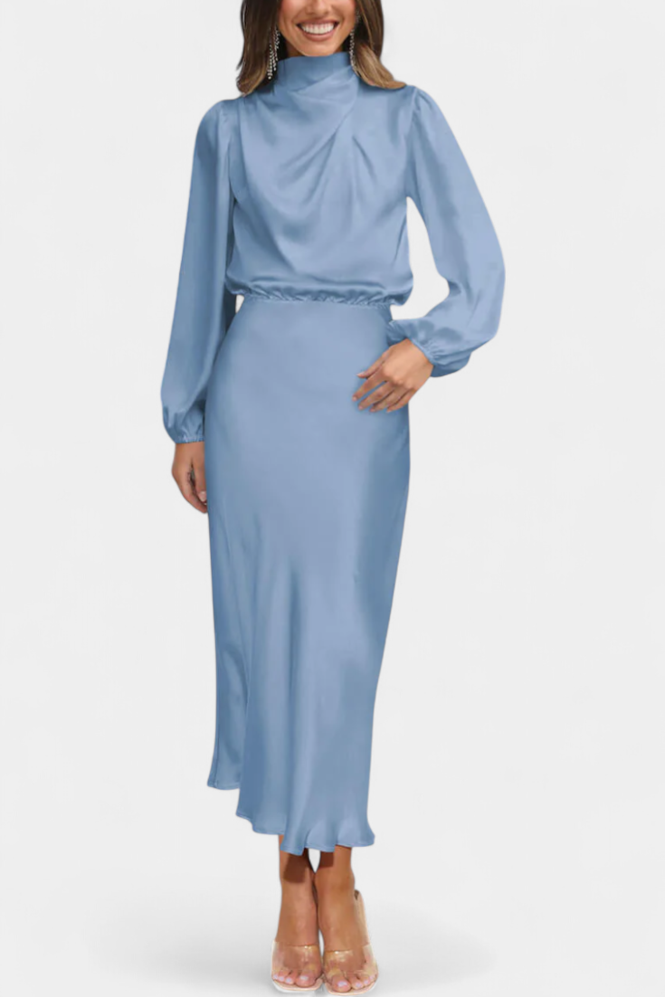 Robe Maxi Cecila avec Col Haut et Détail Floral