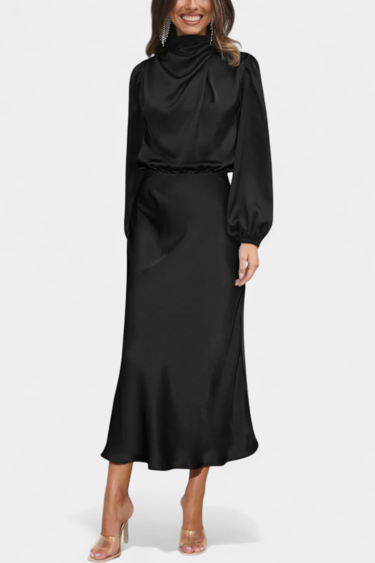 Robe Maxi Cecila avec Col Haut et Détail Floral