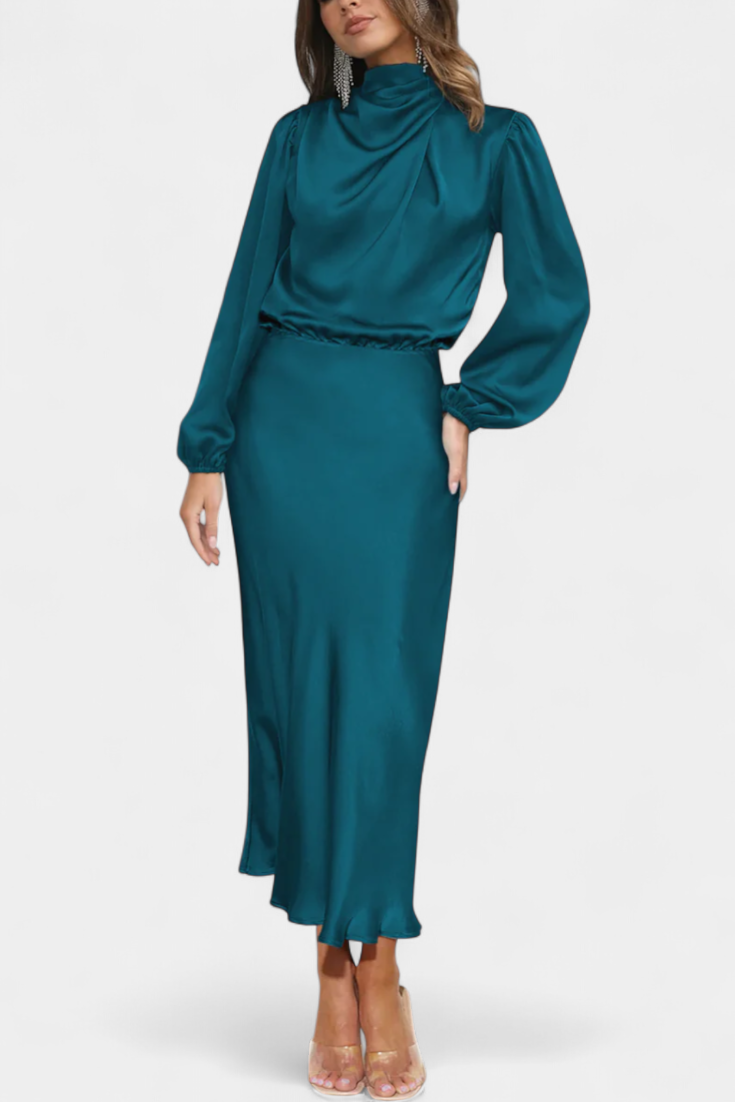 Robe Maxi Cecila avec Col Haut et Détail Floral