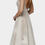 Everleigh Robe Longue avec Broderies et Coupe en A