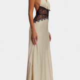 Robe Longue Ashanty avec Décolleté Halter et Taille en Dentelle Transparente